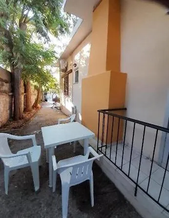 Apartment Karya House *